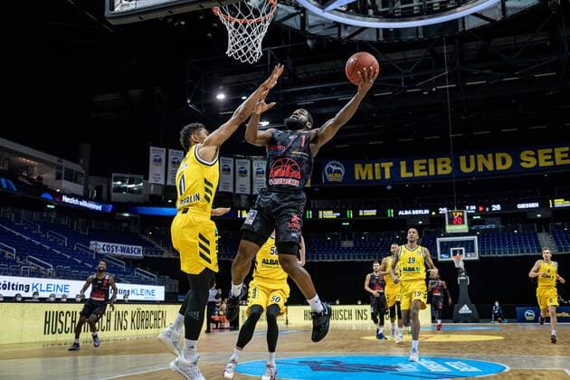 Basketball Berlin 10 01 2021 Season 2020 2021 easyCredit BBL 1 Bundesliga Alba Berlin JobStairs GIESSEN 46ers Jonathan Stark Giessen, No 01 Maodo Lo Alba Berlin, No 00