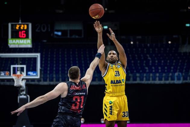 Basketball Berlin 10 01 2021 Season 2020 2021 easyCredit BBL 1 Bundesliga Alba Berlin JobStairs GIESSEN 46ers Jayson Granger Alba Berlin, No 33 Scottie James jr Giessen, No 31