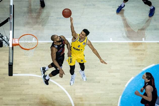 Basketball Berlin 10 01 2021 Season 2020 2021 easyCredit BBL 1 Bundesliga Alba Berlin JobStairs GIESSEN 46ers Maodo Lo Alba Berlin, No 00 Brandon Thomas Giessen, No 33