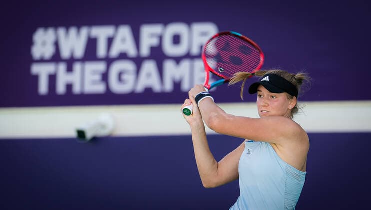 January 11, 2021, Abu Dhabi, UNITED ARAB EMIRATES: Elena Rybakina of Kazakhstan in action during her quarter final match at the 2021 Abu Dhabi WTA, Tennis Damen Womens Tennis Open WTA 500 tournament against Aryna Sabalenka of Belarus Abu Dhabi UNITED ARAB EMIRATES - ZUMAa181 20210111_zaa_a181_008 Copyright: xRobxPrangex