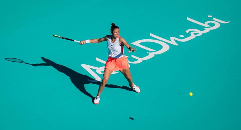 January 11, 2021, Abu Dhabi, UNITED ARAB EMIRATES: Sara Sorribes Tormo of Spain in action during her quarter final match at the 2021 Abu Dhabi WTA, Tennis Damen Womens Tennis Open WTA 500 tournament against Marta Kostyuk of Ukraine Abu Dhabi UNITED ARAB EMIRATES - ZUMAa181 20210111_zaa_a181_032 Copyright: xRobxPrangex