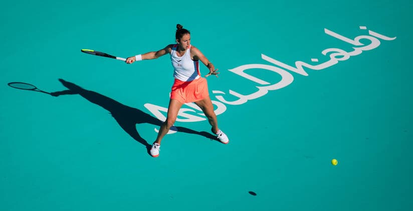January 11, 2021, Abu Dhabi, UNITED ARAB EMIRATES: Sara Sorribes Tormo of Spain in action during her quarter final match at the 2021 Abu Dhabi WTA, Tennis Damen Womens Tennis Open WTA 500 tournament against Marta Kostyuk of Ukraine Abu Dhabi UNITED ARAB EMIRATES - ZUMAa181 20210111_zaa_a181_033 Copyright: xRobxPrangex