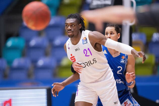 Fraport Skyliners BG Goettingen, easyCredit BBL Tai Odiase BG Goettingen, 21 in front of Michael Kessens Fraport Skyliners, 2 basketball match of the easyCredit BBL between Fraport Skyliners and BG Goettingen on January 10, 2021 at Fraport Arena in Frankfurt am Main , Frankfurt am Main Hesse Germany Fraport Arena