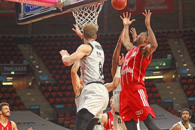 25 JaJuan Johnson FCBB red vs 8 Jan Wimberg Chemnitz Basketball, 1 Bundesliga, BBL, FC Bayern Munich vs Niners Chemnitz, Audi Dome, 10 01 2021 PHOTO Mladen Lackovic LakoPress