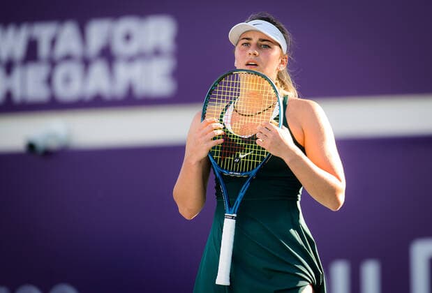 January 11, 2021, Abu Dhabi, UNITED ARAB EMIRATES: Marta Kostyuk of Ukraine in action during her quarter final match at the 2021 Abu Dhabi WTA, Tennis Damen Womens Tennis Open WTA 500 tournament against Sara Sorribes Tormo of Spain Abu Dhabi UNITED ARAB EMIRATES - ZUMAa181 20210111_zaa_a181_066 Copyright: xRobxPrangex