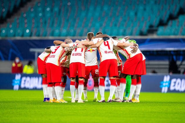 Team circle RB Leipzig during the group stage 6 matchday season 2020 2021 in the Champions League men between RB Leipzig and Manchester United at Red Bull Arena on 8 December 2020 in Leipzig, Saxony, Germany DFL REGULATES PROHIBIT ANY USE OF PHOTOGRAPHS AS IMAGE SEQUENCES AND OR QUASI VIDEO