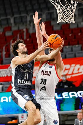 Left Michele Vitali Brose Bamberg, 31 right Regimantas Miniotas Retabet Bilbao, 20 Basketball Champions League 2020 21, group stage matchday 5, Brose Bamberg Retabet Bilbao 12 01 2021, Bamberg, Brose Arena right notice will be in accordance with Paragraph 13 UrhG Copyright: DanielxLöb