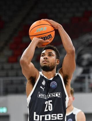 BAMBERG 12 01 2021 Basketball Championsleague 8 Matchday Brose Bamberg vs Retabet Bilbao Kenneth Ogbe 25, Brose Bamberg shooting a free throw Photo Hans Martin Issler isslerimages Brose Bamberg vs Retabet Bilbao