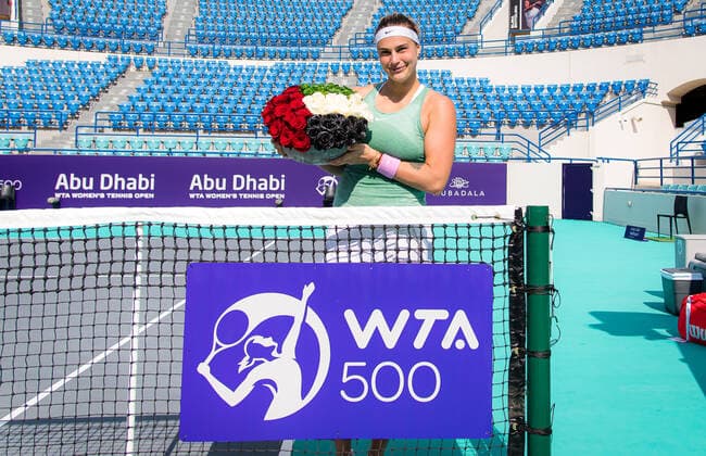 January 13, 2021, Abu Dhabi, UNITED ARAB EMIRATES: Aryna Sabalenka of Belarus poses with the champions flowers after winning the final of the 2021 Abu Dhabi WTA, Tennis Damen Womens Tennis Open WTA 500 tournament against Veronika Kudermetova of Russia Abu Dhabi UNITED ARAB EMIRATES - ZUMAa181 20210113_zaa_a181_023 Copyright: xRobxPrangex