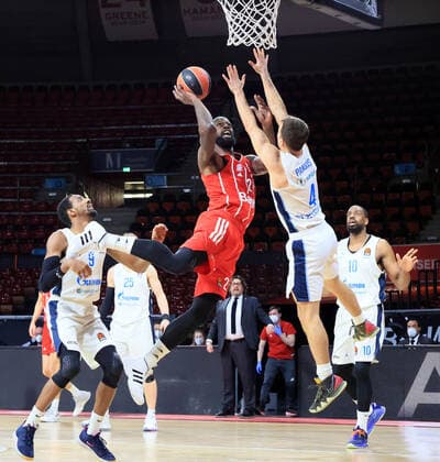 13 01 2021, EuroLeague,FCB Basketball vs Zenith St Petersburg, Audi Dome Munich, Sport, in picture Austin Hollins St Petersburg , Gist FCB Basketball and Kevin Pangos St Petersburg