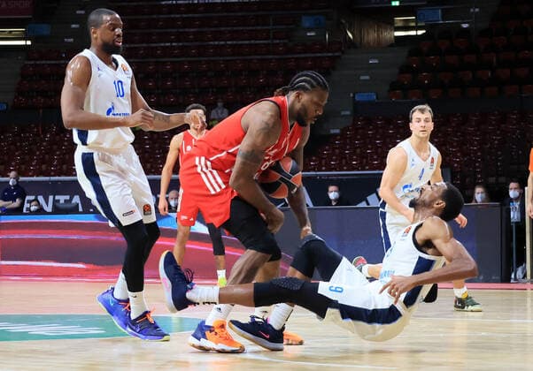 13 01 2021, EuroLeague,FCB Basketball vs Zenith St Petersburg, Audi Dome Munich, Sports, in picture Will Thomas St Petersburg , Jalen Reynolds FCB Basketball and Austin Hollins St Petersburg.