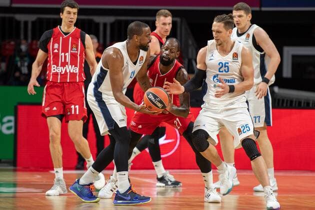 James Gist 21 FC Bayern , Mateusz Ponitka 25 Zenit St Petersburg , FC Bayern Basketball vs Zenit St Petersburg , Basketball , Euroleague , 13 01 2021 Muenchen Bayern Germany Copyright: xkolbert-press UlrichxGamelx