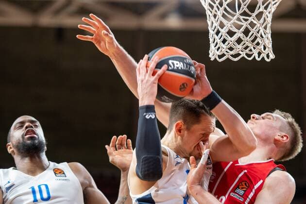 Mateusz Ponitka 25 Zenit St Petersburg , Leon Radosevic 43 FC Bayern , FC Bayern Basketball vs Zenit St Petersburg, Basketball, Euroleague, 13 01 2021 Muenchen Bayern Germany Copyright: xkolbert-press UlrichxGamelx