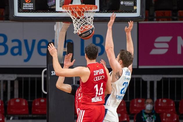 Paul Zipser 16 FC Bayern , Andrey Zubkov 20 Zenit St Petersburg , FC Bayern Basketball vs Zenit St Petersburg , Basketball , Euroleague , 13 01 2021 Muenchen Bayern Germany Copyright: xkolbert-press UlrichxGamelx
