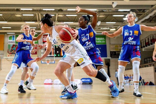 Eilidh Simpson 41, GISA Lions SV Halle and Alexandra Wilke Marburg , Hanna Reeh Marburg and Hanna Crymble Marburg GISA Lions SV Halle vs BC Pharmaserv Marburg Basketball 1 Bundesliga ERDGAS Sportarena Halle Saale 13 01 2021 Photo Holger John Sachsen Anhalt Germany ERDGAS Sportarena Halle Saale