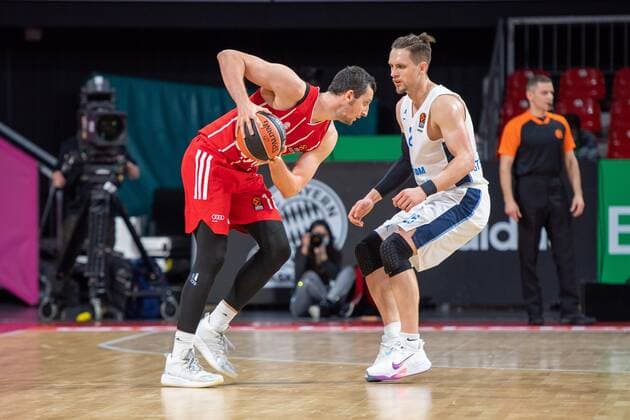 Paul Zipser 16 FC Bayern , Mateusz Ponitka 25 Zenit St Petersburg , FC Bayern Basketball vs Zenit St Petersburg , Basketball , Euroleague , 13 01 2021 Muenchen Bayern Germany Copyright: xkolbert-press UlrichxGamelx
