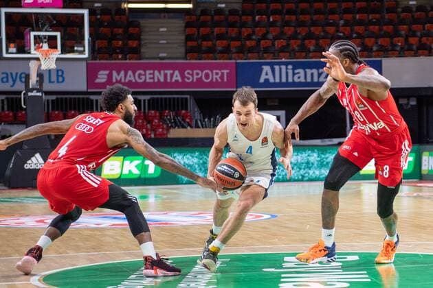 D Seeley 4 FC Bayern , Kevin Pangos 4 Zenit St Petersburg , Jalen Reynolds 8 FC Bayern , FC Bayern Basketball vs Zenit St Petersburg, Basketball, Euroleague, 13 01 2021 Muenchen Bayern Germany Copyright: xkolbert-press UlrichxGamelx