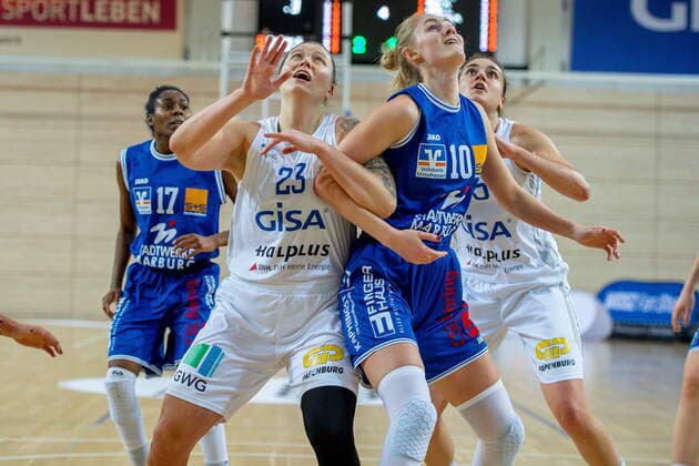 Klaudia Grudzien 23, GISA Lions SV Halle and Hanna Crymble Marburg GISA Lions SV Halle vs BC Pharmaserv Marburg Basketball 1 Bundesliga ERDGAS Sportarena Halle Saale 13 01 2021 Photo Holger John Sachsen Anhalt Germany ERDGAS Sportarena Halle Saale