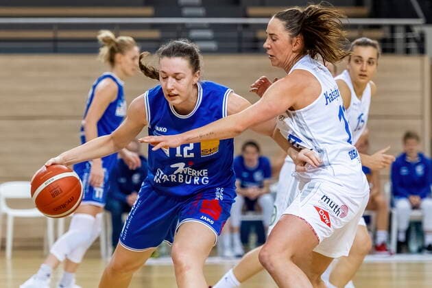Barbora Kasparkowa 10, GISA Lions SV Halle vs Johanna Klug Marburg GISA Lions SV Halle vs BC Pharmaserv Marburg Basketball 1 Bundesliga ERDGAS Sportarena Halle Saale 13 01 2021 Photo Holger John Sachsen Anhalt Germany ERDGAS Sportarena Halle Saale
