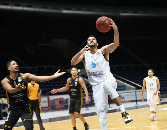 Karim Jallow Basketball Loewen Braunschweig , David Brembly Syntainics MBC