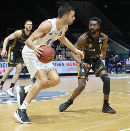 Benedikt Turudic Syntainics MBC , Bazoumana Kone Basketball Loewen Braunschweig