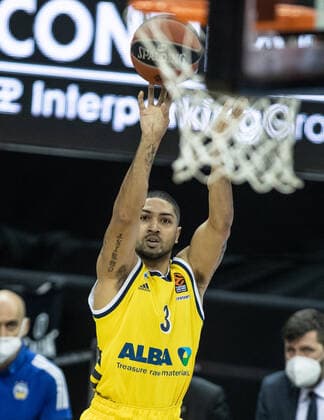 Basketball Euroleague, Alba Berlin AX Armani Exchange Milan, Main Round, Matchday 20, Mercedes Benz Arena ALBAs Peyton Siva throws the ball into the basket ALBA Berlin vs Armani Milan