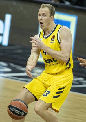 Basketball Euroleague, Alba Berlin AX Armani Exchange Milan, Main Round, Matchday 20, Mercedes Benz Arena ALBAs Luke Sikma plays the ball with a puckered face ALBA Berlin vs Armani Milan