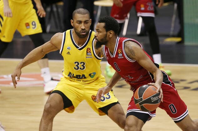 Jayson Granger, Kevin Punter action game scene duel sports basketball EuroLeague men season 2020 2021 14 01 2021 ALBA Berlin vs Armani Milan
