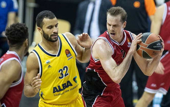 Basketball Euroleague, Alba Berlin AX Armani Exchange Milan, Main Round, 20 Matchday, Mercedes Benz Arena Michael Roll r of Milan fights for the ball against ALBAs Johannes Thiemann ALBA Berlin vs Armani Milan