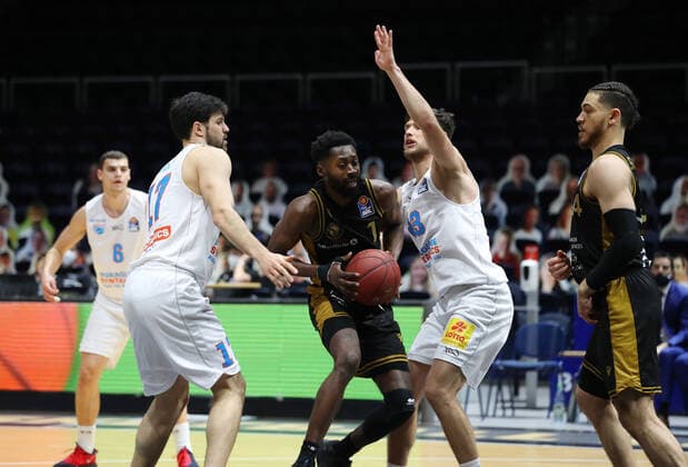 Löwen Braunschweig vs MBC, BBL Braunschweig, 14 01 2021, BASKETBALL easyCredit BBL Basketball Bundesliga, Löwen Braunschweig vs SYNTAINICS Mitteldeutsche Basketball Club, season 2020 21 Aleksander Marelja MBC , Bazoumana KonÃ Löwen Braunschweig , Michal Michalak MBC Braunschweig
