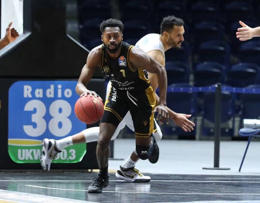 Löwen Braunschweig vs MBC, BBL Braunschweig, 14 01 2021, BASKETBALL easyCredit BBL Basketball Bundesliga, Löwen Braunschweig vs SYNTAINICS Mitteldeutsche Basketball Club, season 2020 21 Bazoumana KonÃ Löwen Braunschweig Braunschweig