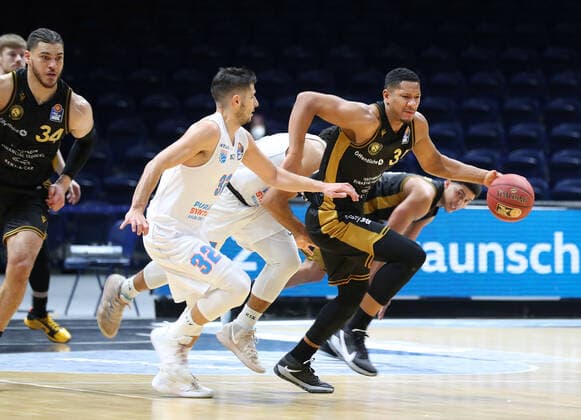 Löwen Braunschweig vs MBC, BBL Braunschweig, 14 01 2021, BASKETBALL easyCredit BBL Basketball Bundesliga, Löwen Braunschweig vs SYNTAINICS Mitteldeutsche Basketball Club, season 2020 21 Roko Rogic MBC , Karim Jallow Löwen Braunschweig Braunschweig