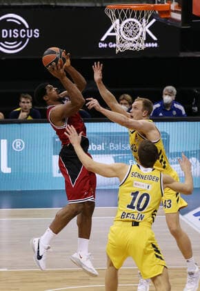 Kyle Hines, Tim Schneider, Luke Sikma action game scene duel sports basketball EuroLeague mens season 2020 2021 14 01 2021 ALBA Berlin vs Armani Milan