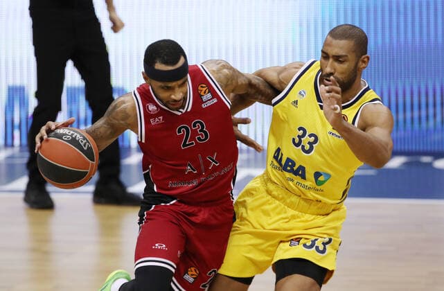 Malcolm Delaney, Jayson Granger action game scene duel sports basketball EuroLeague mens season 2020 2021 14 01 2021 ALBA Berlin vs Armani Milan