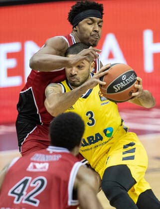 Basketball Euroleague, Alba Berlin AX Armani Exchange Milan, Main Round, 20 Matchday, Mercedes Benz Arena ALBAs Peyton Siva r fights for the ball against Zach LeDay of Milan ALBA Berlin vs Armani Milan