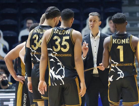 Headcoach Pete Strobl Basketball Loewen Braunschweig gives instructions