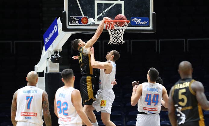 Löwen Braunschweig vs MBC, BBL Braunschweig, 14 01 2021, BASKETBALL easyCredit BBL Basketball Bundesliga, Löwen Braunschweig vs SYNTAINICS Mitteldeutsche Basketball Club, season 2020 21 Gavin Schilling Löwen Braunschweig , Braunschweig