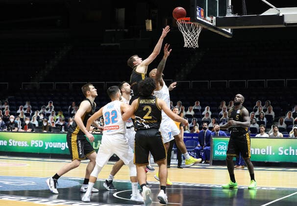 Löwen Braunschweig vs MBC, BBL Braunschweig, 14 01 2021, BASKETBALL easyCredit BBL Basketball Bundesliga, Löwen Braunschweig vs SYNTAINICS Mitteldeutsche Basketball Club, season 2020 21 Lukas Meisner Löwen Braunschweig , Roko Rogic MBC , Anthony Watkins Löwen Braunschweig Braunschweig