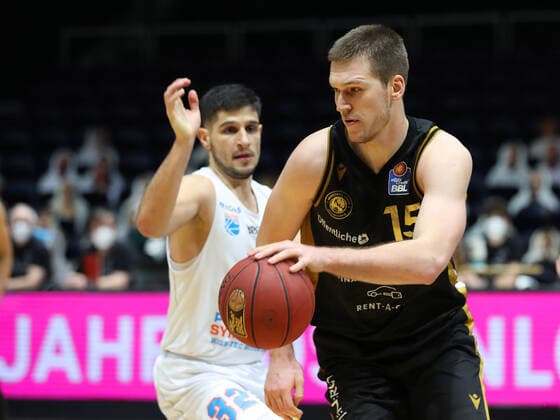 Löwen Braunschweig vs MBC, BBL Braunschweig, 14 01 2021, BASKETBALL easyCredit BBL Basketball Bundesliga, Löwen Braunschweig vs SYNTAINICS Mitteldeutsche Basketball Club, season 2020 21 Roko Rogic MBC , Martin Peterka Löwen Braunschweig Braunschweig