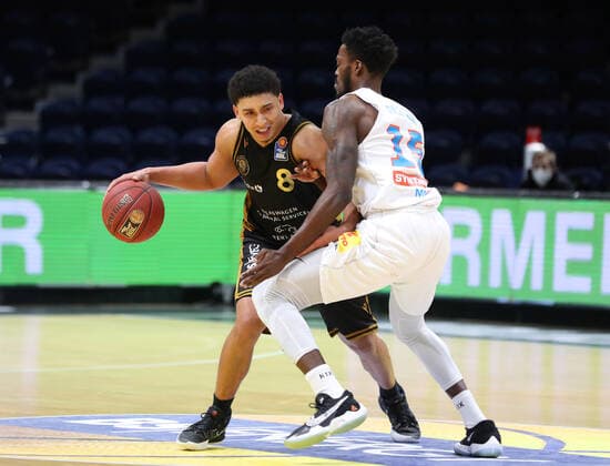 Löwen Braunschweig vs MBC, BBL Braunschweig, 14 01 2021, BASKETBALL easyCredit BBL Basketball Bundesliga, Löwen Braunschweig vs SYNTAINICS Mitteldeutsche Basketball Club, season 2020 21 James Robinson Löwen Braunschweig , Shavon Coleman MBC Braunschweig