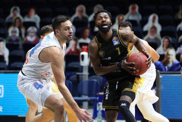Löwen Braunschweig vs MBC, BBL Braunschweig, 14 01 2021, BASKETBALL easyCredit BBL Basketball Bundesliga, Löwen Braunschweig vs SYNTAINICS Mitteldeutsche Basketball Club, season 2020 21 Benedikt Turudic MBC , Bazoumana KonÃ Löwen Braunschweig Braunschweig