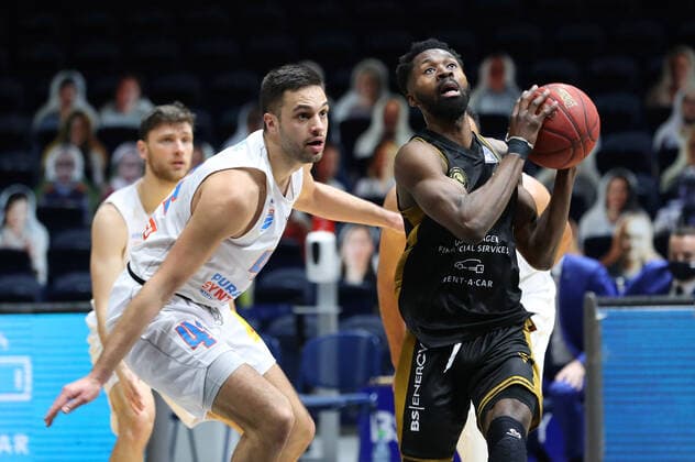 Löwen Braunschweig vs MBC, BBL Braunschweig, 14 01 2021, BASKETBALL easyCredit BBL Basketball Bundesliga, Löwen Braunschweig vs SYNTAINICS Mitteldeutsche Basketball Club, season 2020 21 Benedikt Turudic MBC , Bazoumana KonÃ Löwen Braunschweig Braunschweig