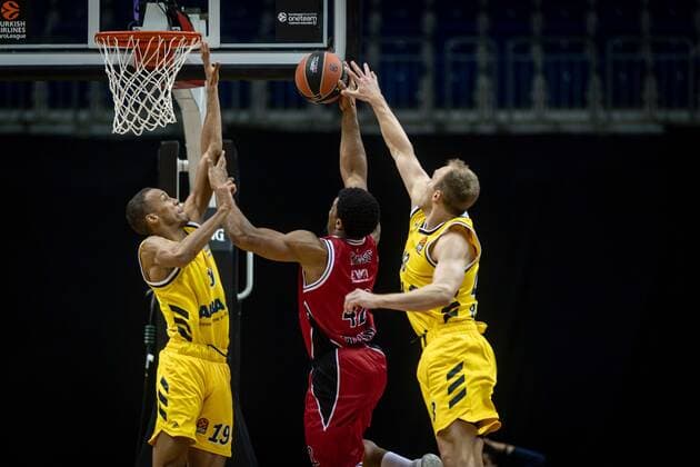 Basketball Berlin 14 01 2021 Season 2020 2021 Euroleague Regular Season Alba Berlin vs AX Armani Exchange Milan Kyle Hines Milan, No 42 Louis Olinde Alba Berlin, No 19 Luke Sikma Alba Berlin, No 43