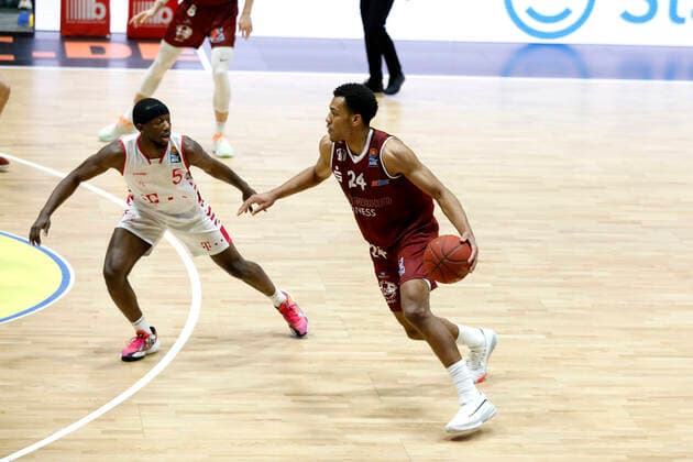 15 01 2021, easyCredit Basketball Bundesliga, BBL, season 2020 2021, men, Chemnitz Niners Telekom Baskets Bonn George King, Niners Chemnitz, Josh Hagins, Telekom Baskets Bonn Chemnitz Messe Chemnitz Sachsen Germany