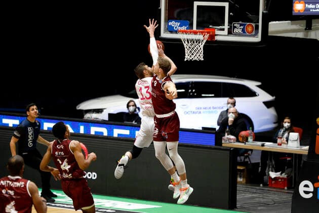 15 01 2021, easyCredit Basketball Bundesliga, BBL, season 2020 2021, men, Chemnitz Niners Telekom Baskets Bonn Deividas Gailius, Telekom Baskets Bonn, Jan Niklas Wimberg, Niners Chemnitz Chemnitz Fair Chemnitz Saxony Germany