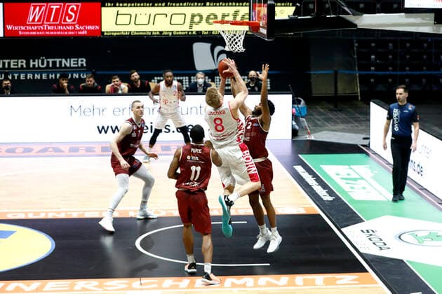 15 01 2021, easyCredit Basketball Bundesliga, BBL, season 2020 2021, men, Chemnitz Niners Telekom Baskets Bonn Benjamin Lischka, Telekom Baskets Bonn, Isiaha Mike, Niners Chemnitz Chemnitz Messe Chemnitz Sachsen Germany
