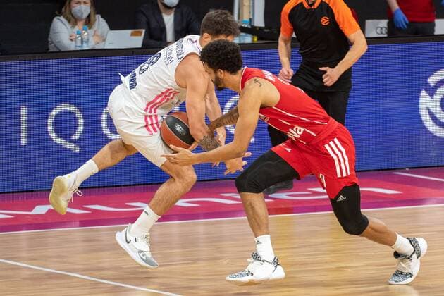 Nicolas Laprovittola 8 Real Madrid , Nick Weiler Babb 0 FC Bayern , FC Bayern Basketball vs Real Madrid, Basketball, Euroleague, 15 01 2021 Muenchen Bayern Germany Copyright: xkolbert-press UlrichxGamelx
