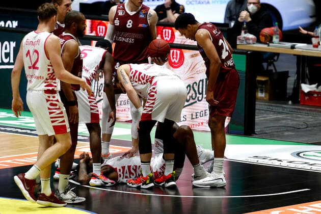 15 01 2021, easyCredit Basketball Bundesliga, BBL, 2020 2021 season, men, Chemnitz Niners Telekom Baskets Bonn James Thompson, Telekom Baskets Bonn, on the ground after a foul Chemnitz Fair Chemnitz Saxony Germany