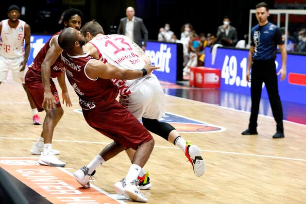 15 01 2021, easyCredit Basketball Bundesliga, BBL, season 2020 2021, men, Chemnitz Niners Telekom Baskets Bonn Virgel Matthews, Niners Chemnitz, Deividas Gailius, Telekom Baskets Bonn Chemnitz Messe Chemnitz Sachsen Germany