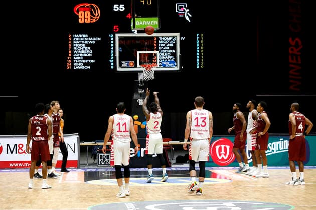 15 01 2021, easyCredit Basketball Bundesliga, BBL, 2020 2021 season, men, Chemnitz Niners Telekom Baskets Bonn Xavier Pollard, Telekom Baskets Bonn, at free throw Chemnitz Messe Chemnitz Sachsen Germany